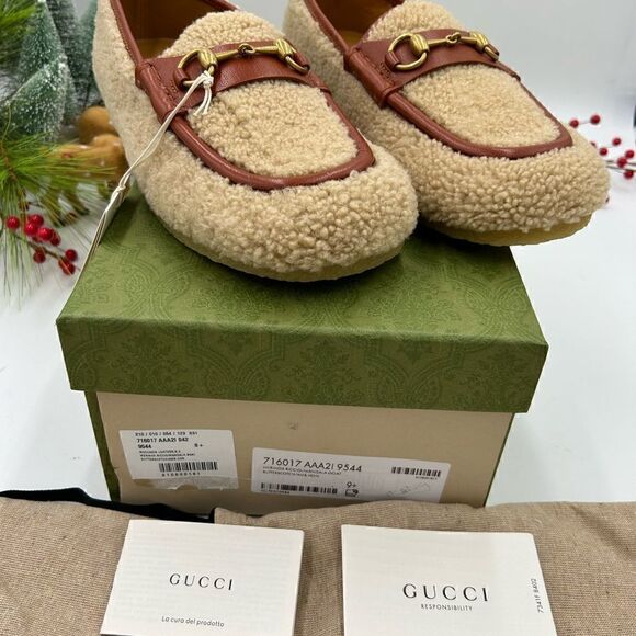 Men’s Gucci Horsebit ivory wool  loafers size 9.5 made in Italy. main image 6